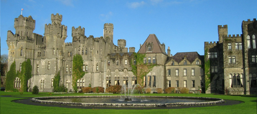 Ashford_Castle_in_County_Mayo v2