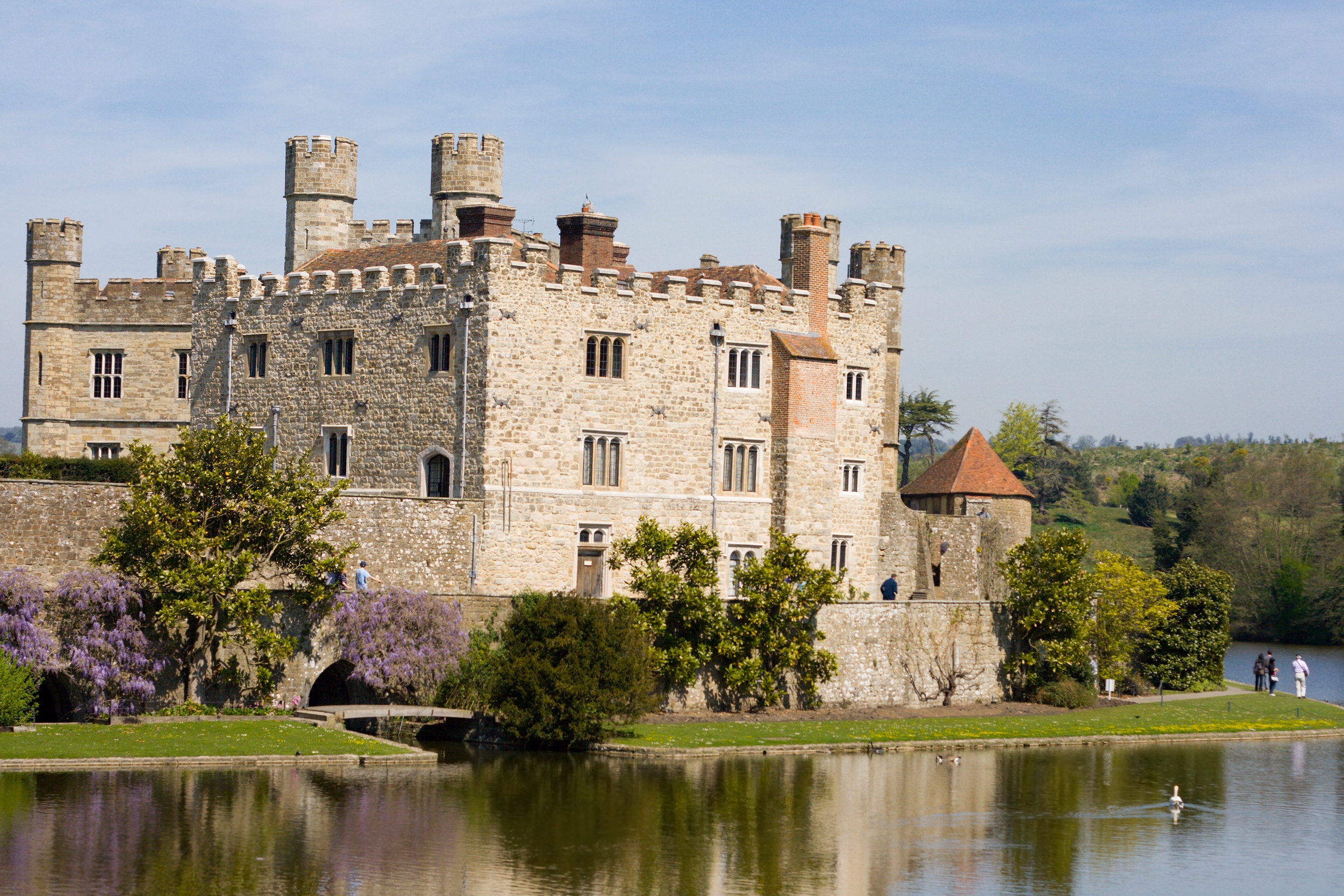 iStock-172262034_leeds.jpg Leeds castle