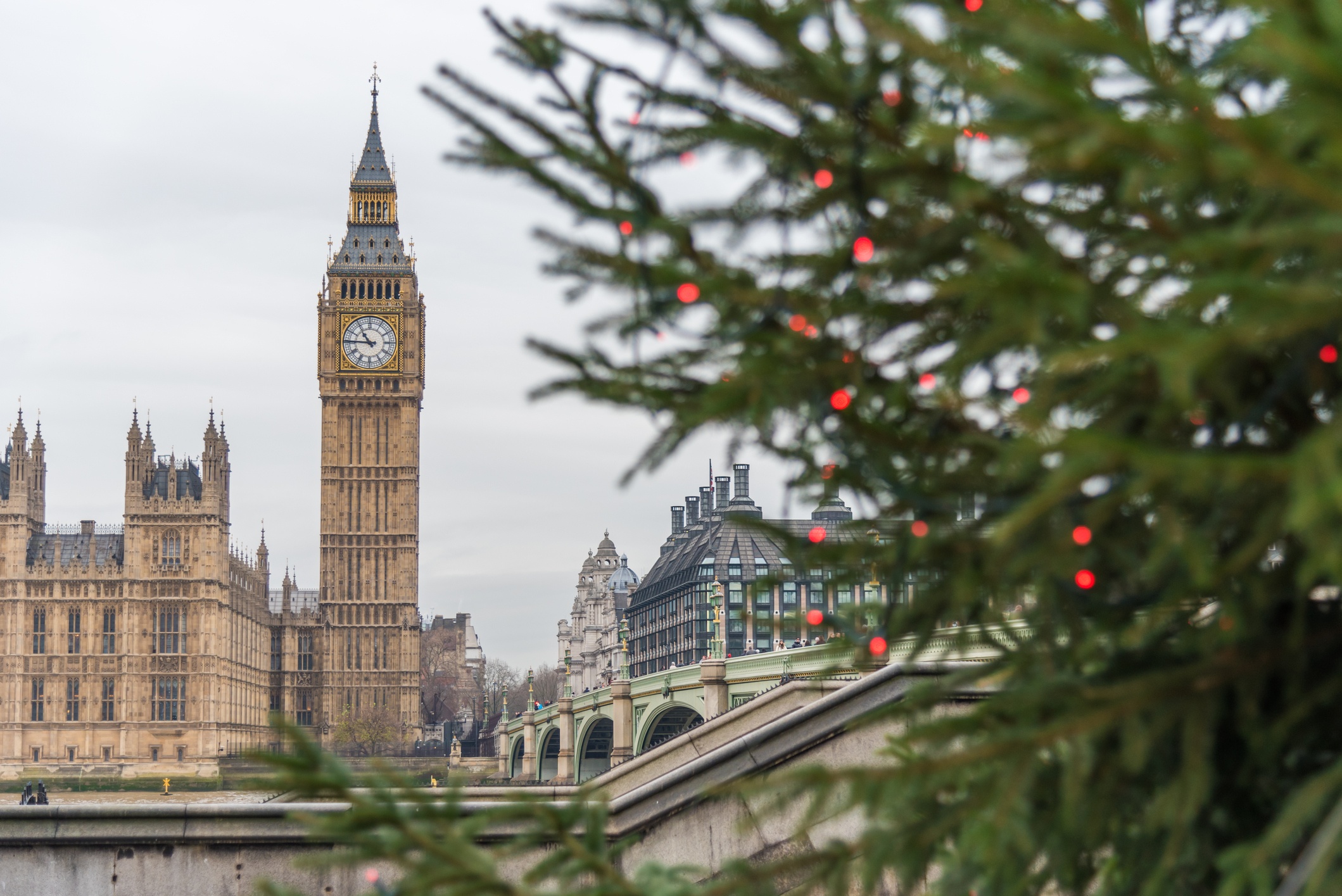 iStock-851803988_Big Ben Christmas lights