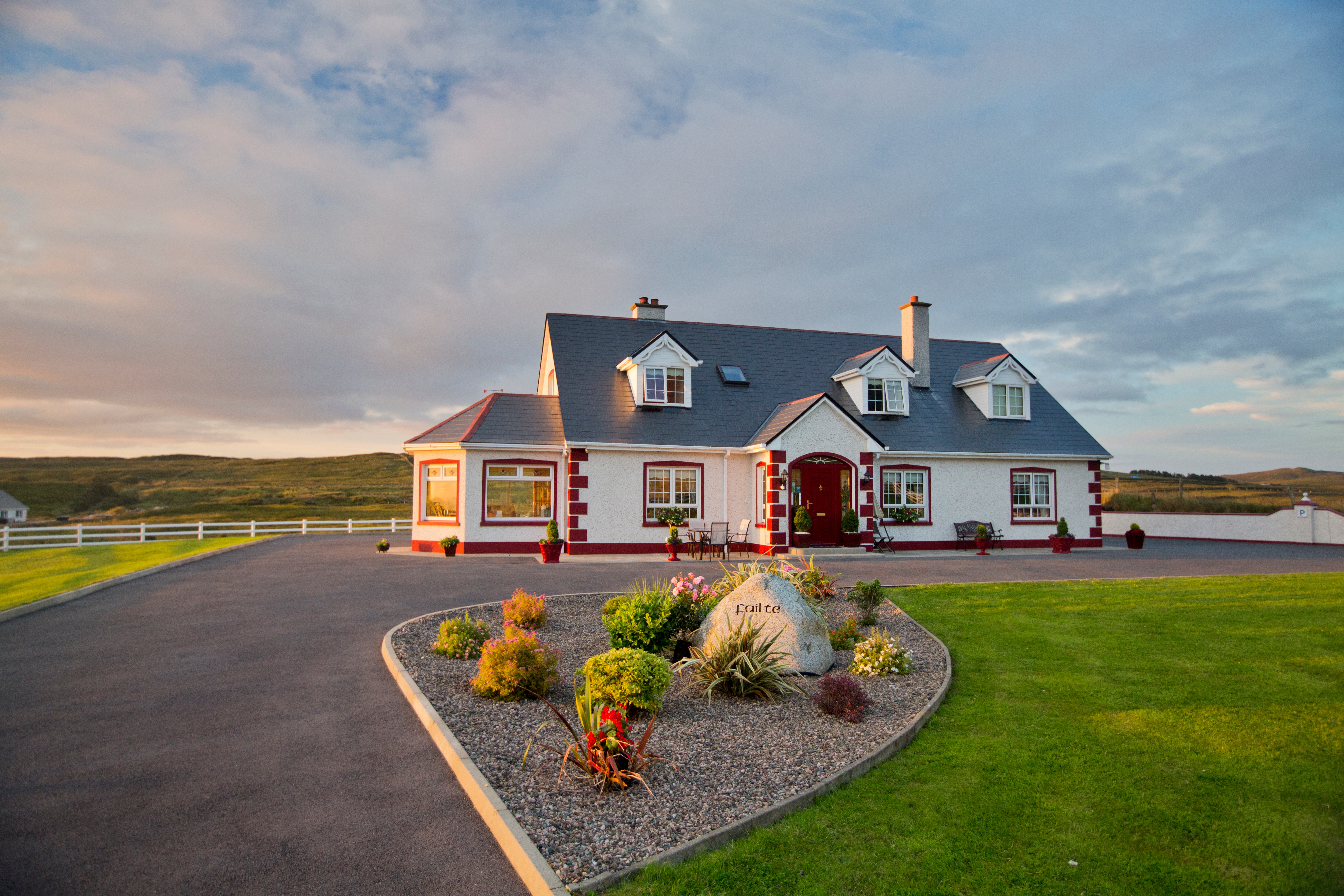 image of house in countryside