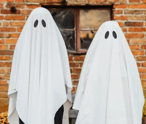 kids dressed as ghosts for halloween