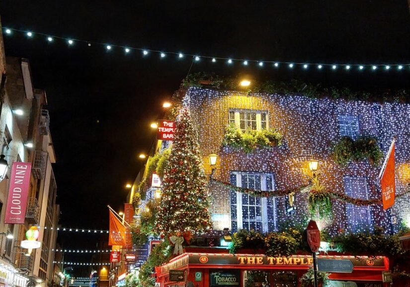Christmas, Temple Bar Pub, Dublin City ©Failte Ireland